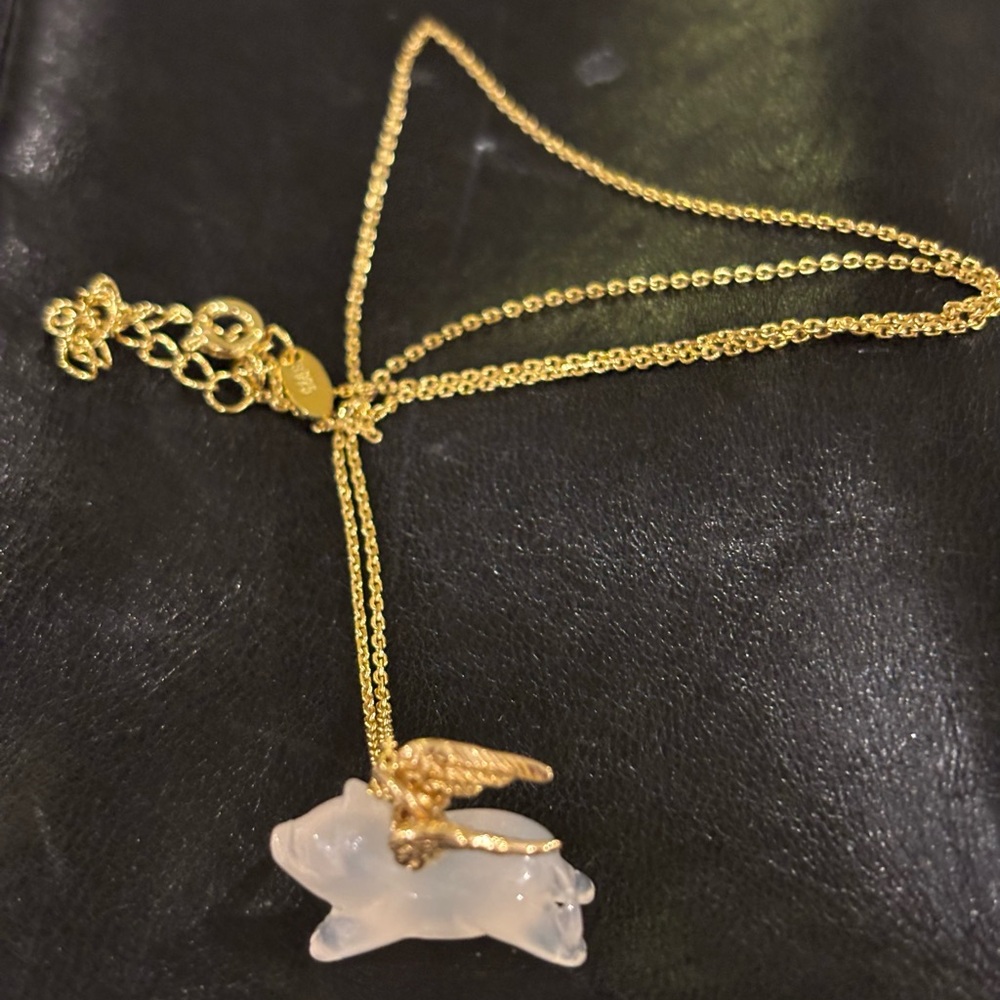 Fei Liu Chalcedony Pig w/14K Gold Wings - Picture 2 of 4